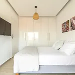 Deluxe Suite Near City Center